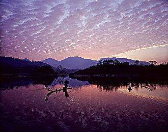 快节奏动作roguelite游戏《Ved:疗愈所》Steam页面开放 支持中文